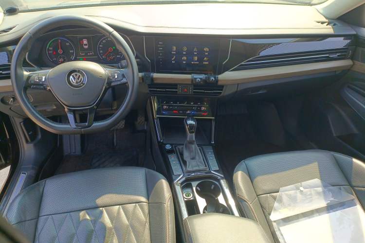 Used Volkswagen Passat New Energy 2020 430 PHEV Hybrid Luxury Edition China VI Standard Center Console