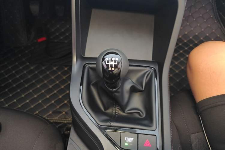 Used Roewe i5 2026 Model 1.5L Manual Comfort Version