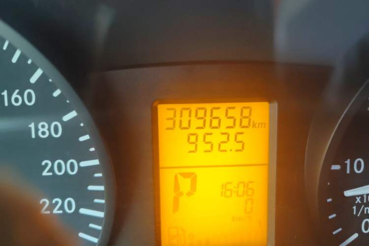 Used Mercedes-Benz Vito 2011 2.5L Elite Edition
