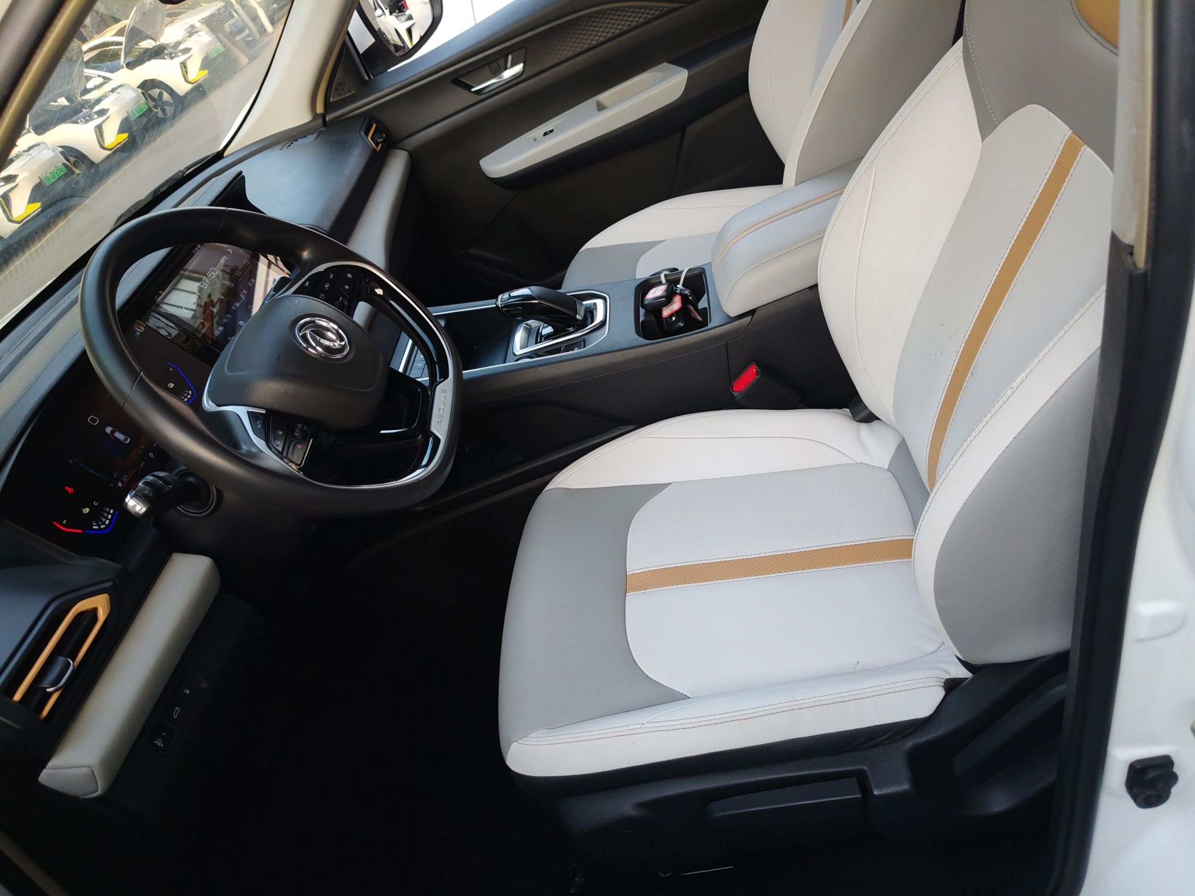 Переднее сиденье в автомобиле