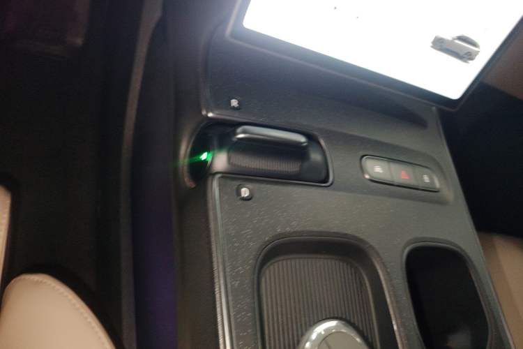 Used Nio ET5T 2024 75kWh Touring Gear Lever