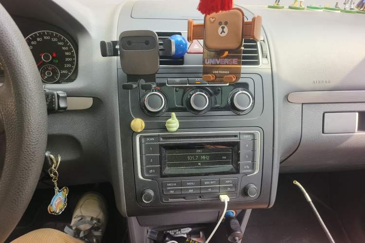 Used Volkswagen Touran 2015 1.4T DSG Comfort Edition 5 Seats Audio And AC Panel