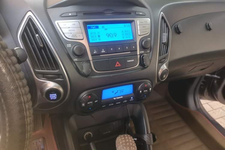 Used Hyundai ix35 2013 2.0L Automatic Two-Wheel Drive Smart GLS China IV Standard
