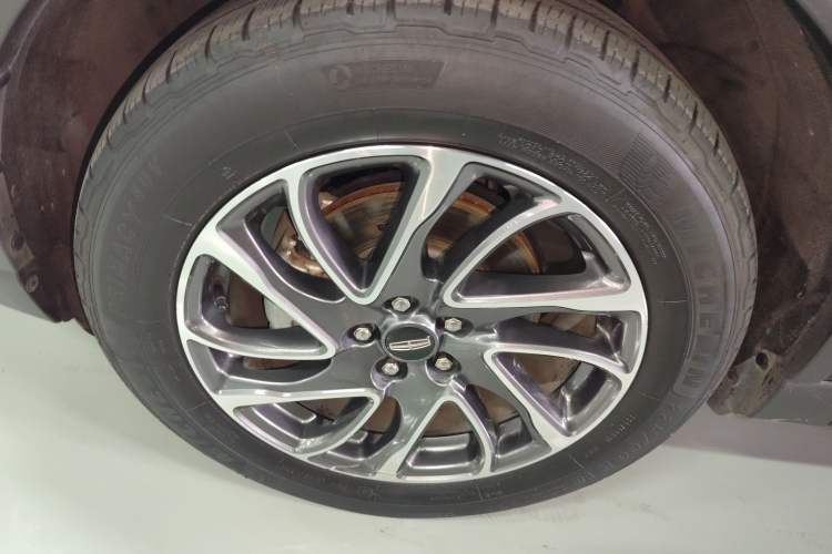 Used Lincoln Corsair 2022 2.0T Two-Wheel Drive Deluxe Edition Left Front Wheel Hub