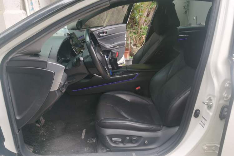 Used Toyota Avalon 2019 Dual-Engine 2.5L Luxury Edition China VI Standard
