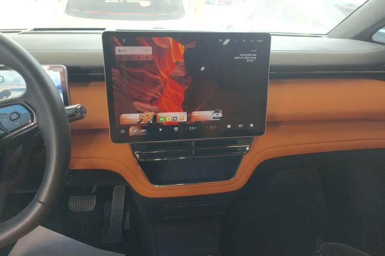 Used Geely Galaxy LEVC L380 2024 140-Degree 6-Seater All-Wheel-Drive Ultra Audio And AC Panel