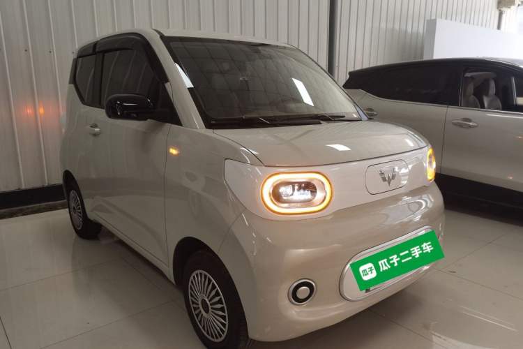 Used Wuling Hongguang MINIEV 2024 3rd Generation 215km Youth Edition Front Right 45 Deg
