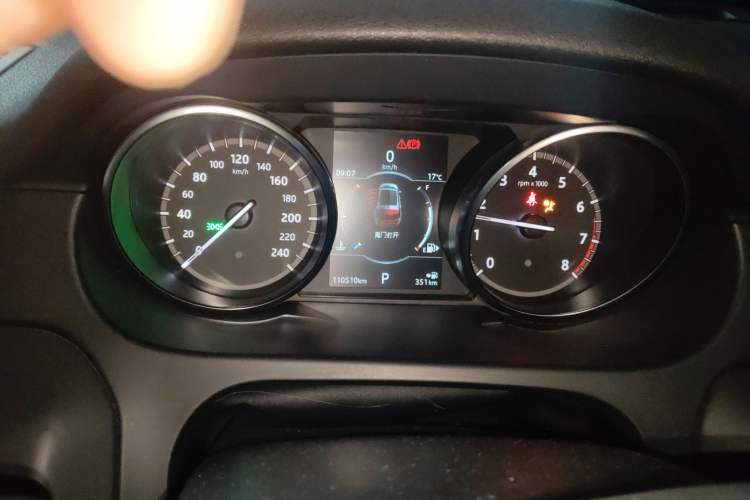 Used Land Rover Discovery Sport 2018 240 PS HSE LUXURY Edition Instrument Cluster