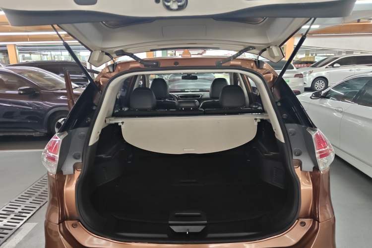 Used Nissan X-Trail 2014 2.0L CVT Comfort Edition 2WD Trunk