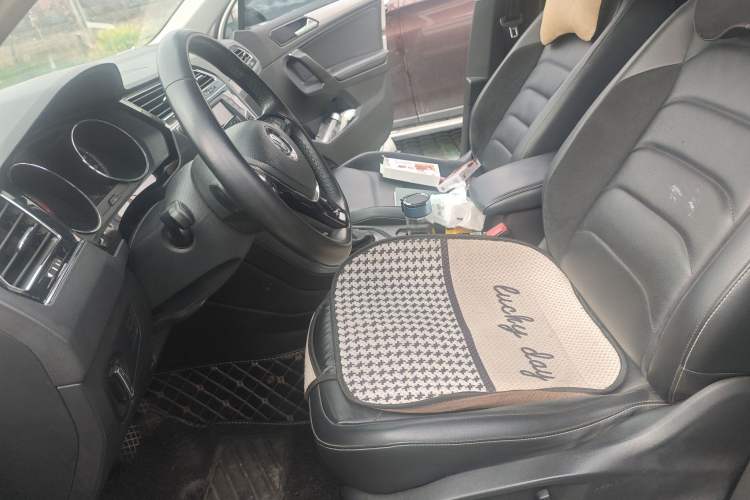 Used Volkswagen Tiguan L 2017 330TSI Automatic Two-Wheel Drive Luxury Edition Left Front Seat