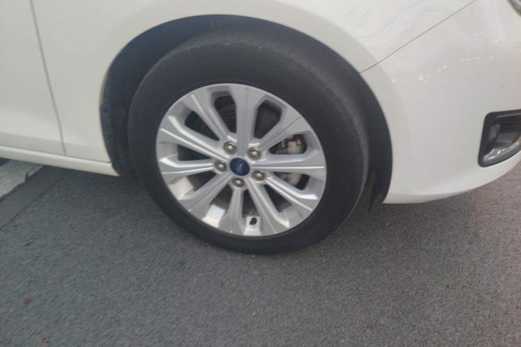 Used Ford Escort 2015 1.5L Automatic Fashion Model