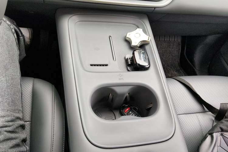 Used Dongfeng eπ eπ008 2026 Model Six-Seat Range-Extended Family Delight Edition
