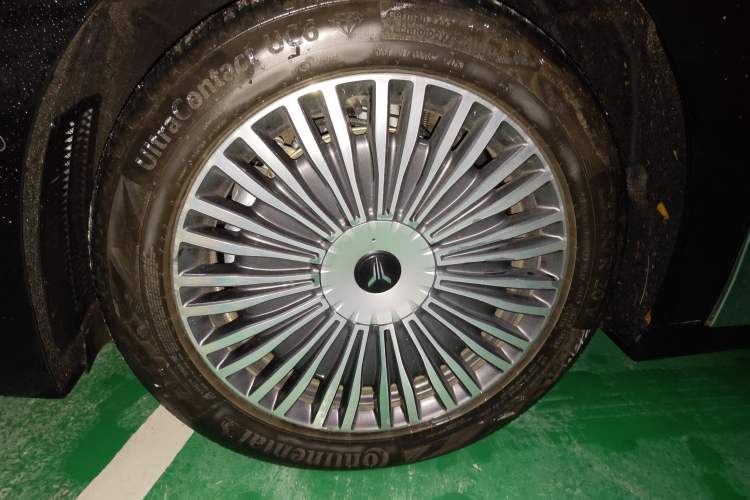 Used VOYAH Dream 2025 PHEV Four-Wheel Drive Prestige Kunpeng Edition Left Front Wheel Hub