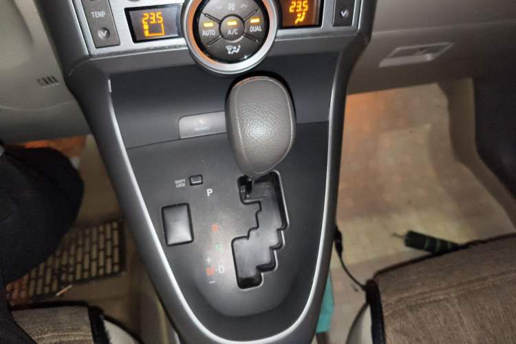 Used Toyota Verso 2014 Starlight 180G CVT Comfort Edition Gear Lever