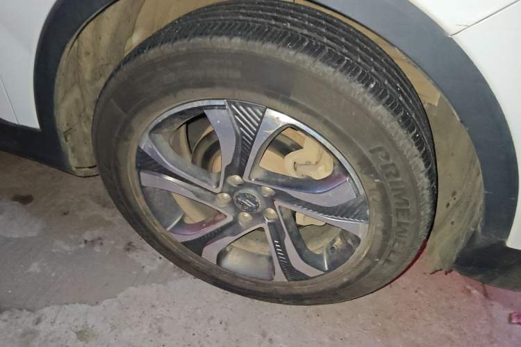 Used CHANGAN OSHAN COS1 2020 1.5T Manual Fashionable Smart Connectivity 7-Seater Right Front Wheel Hub