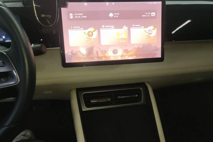 Used BYD Qin L 2024 DM-i 120KM Leading Model Audio And AC Panel