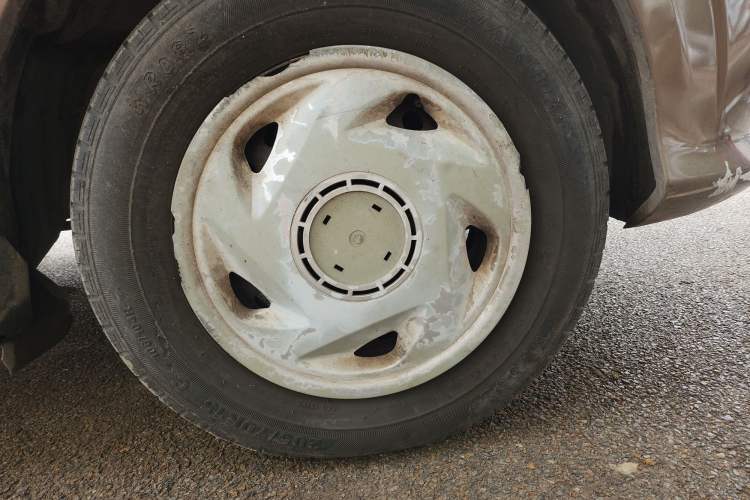 Used Foton MP-X E 2014 2.0L Wealth Express Classic Edition Basic Configuration with 4Gi-VVT
