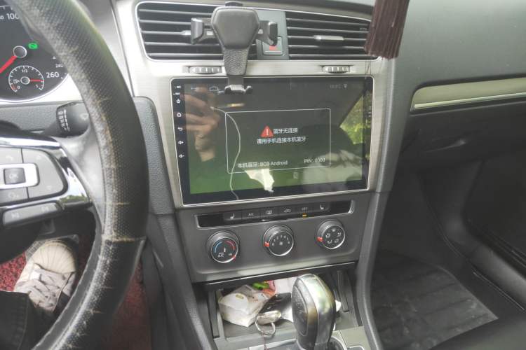 Used Volkswagen Golf 2016 230TSI Automatic Luxury Version Audio And AC Panel