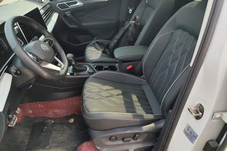 Used Volkswagen Tiguan L 2023 Facelifted 380TSI Automatic All-Wheel Drive R-Line Plus Version 7-Seater Left Front Seat