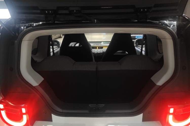 Used Chery QQ Ice Cream 2022 170km Sundae Phosphate Lithium-Ion Trunk