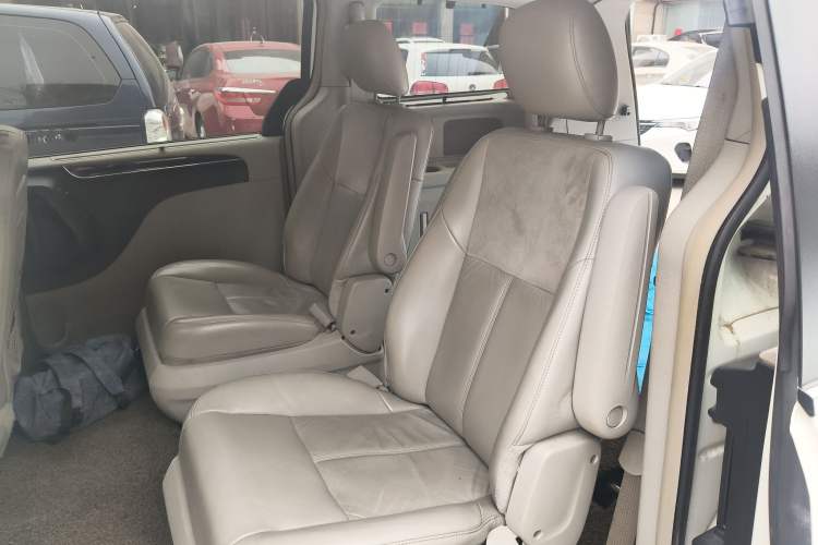 Used Chrysler Grand Voyager 2013 3.6L Luxury Edition Left Rear Seat