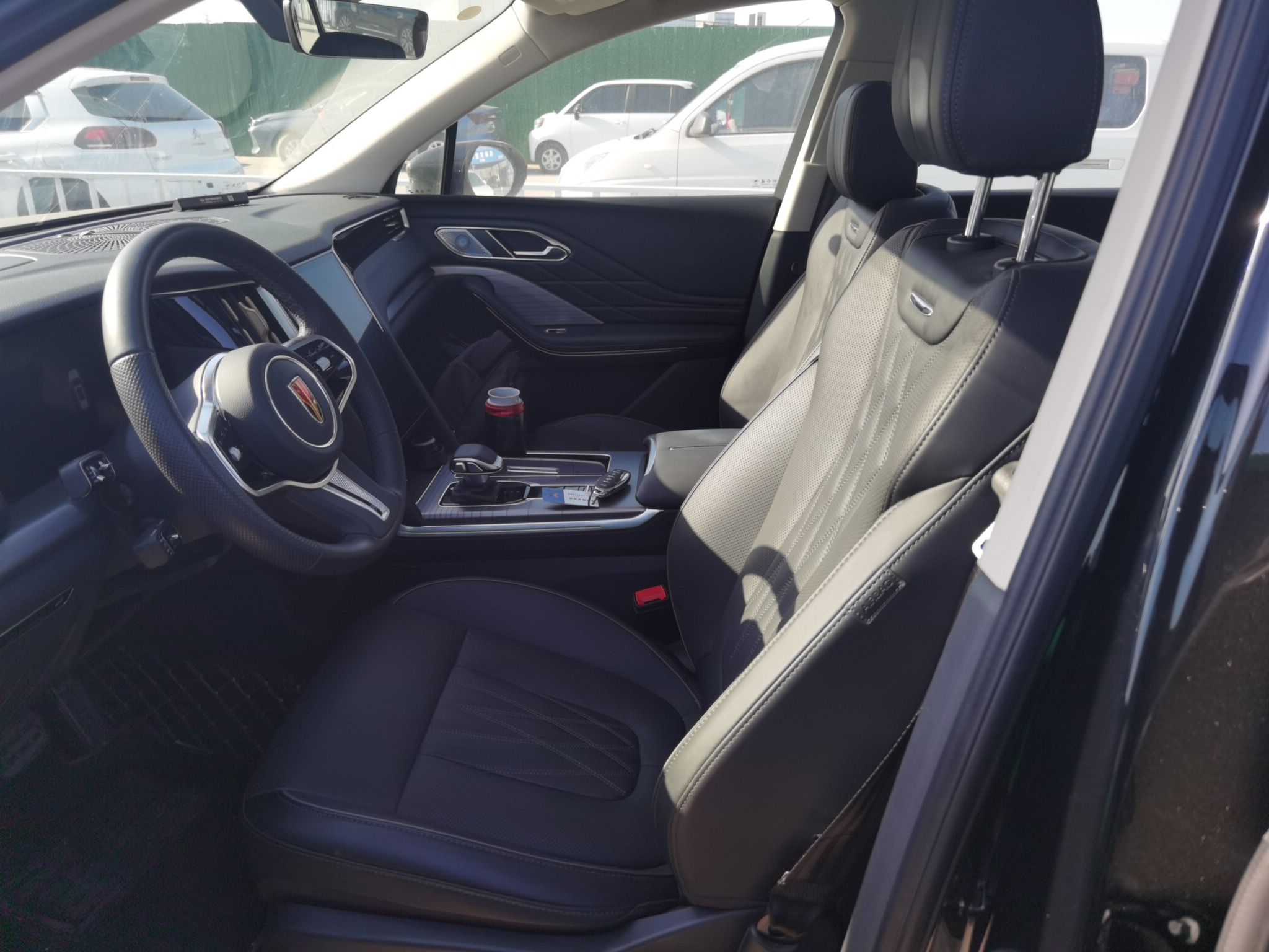 المقاعد الأمامية داخل السيارة