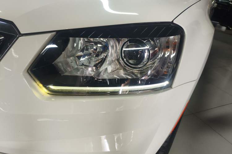 Used Skoda Yeti 2014 1.8TSI DSG Polar Edition Left Front Headlight