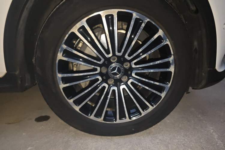 Used Mercedes-Benz GLC 2019 GLC 200 L 4MATIC Right Front Wheel Hub