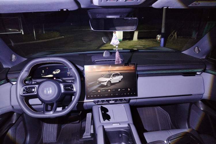 Used Zeekr 7X 2025 100 kWh Long-Range Rear-Wheel Drive with Intelligent Driving Features Center Console