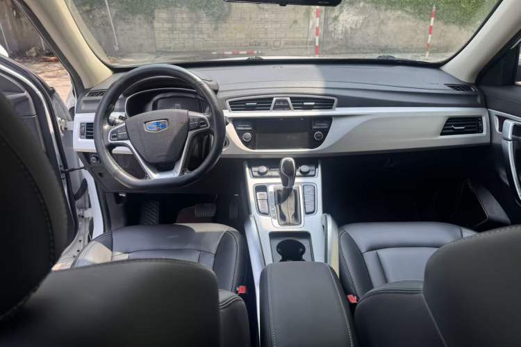 Used Geely Auto Emgrand X7 Sport 2016 1.8TD Automatic Smart Connectivity Version Center Console
