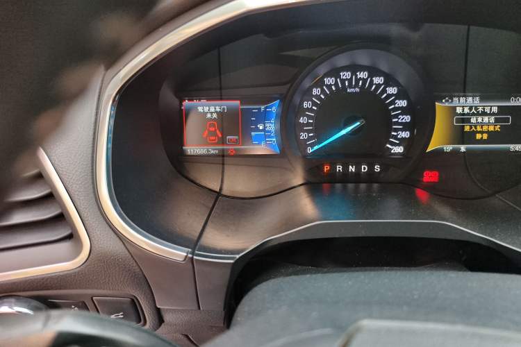 Used Ford Edge 2015 2.0T GTDi Two-Wheel-Drive High-Line Version Odometer Close Up