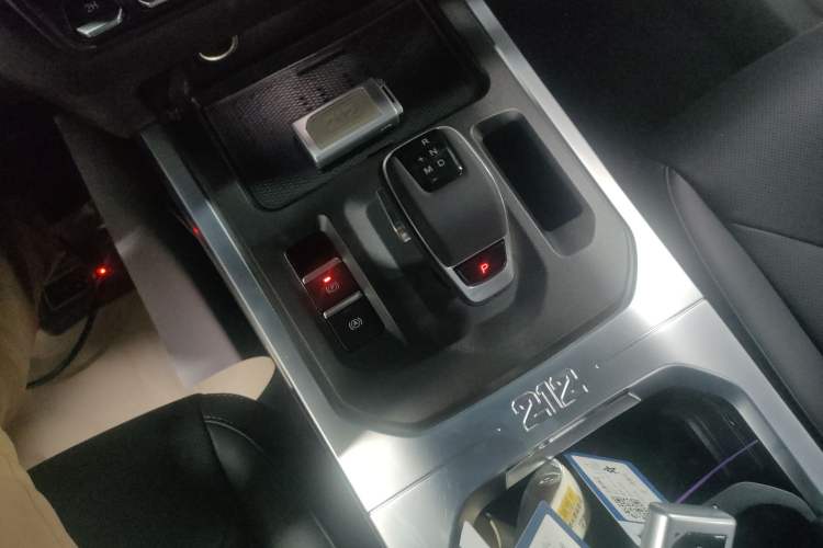 Used 212 T01 2024 2.0T Explorer
