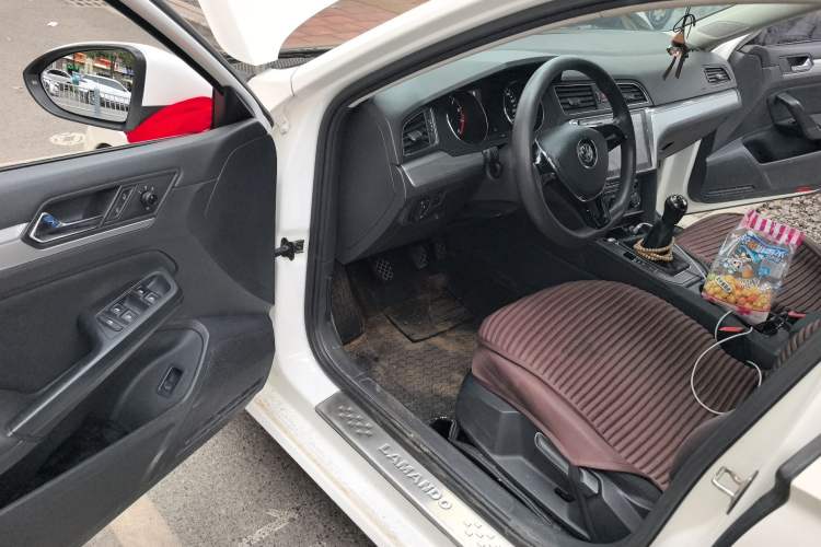 Used Volkswagen Lamando 2017 230TSI Manual Trend Edition
