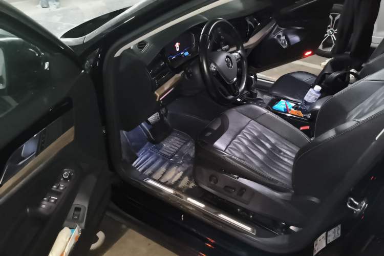 Used Volkswagen Passat 2019 380TSI Luxury Edition China VI Standard Driver Seat