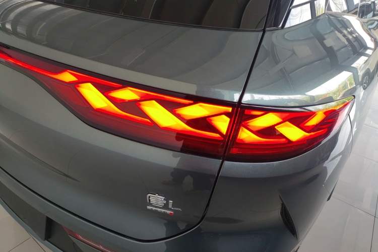 Used BYD Tang L 2025 DM 175KM Drone Player Edition Right Rear Taillight