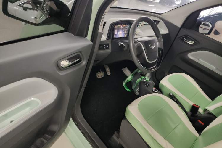 Used Wuling Hongguang MINIEV 2021 Macaron Premium Model – Lithium Iron Phosphate Driver Seat