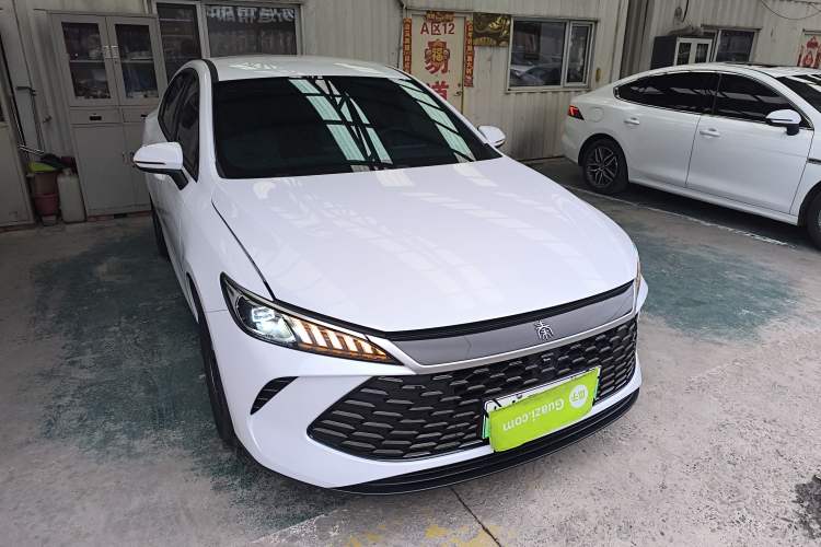 Used BYD Qin PLUS 2025 DM-i Smart Drive 55KM Leading Model Front Right 45 Deg