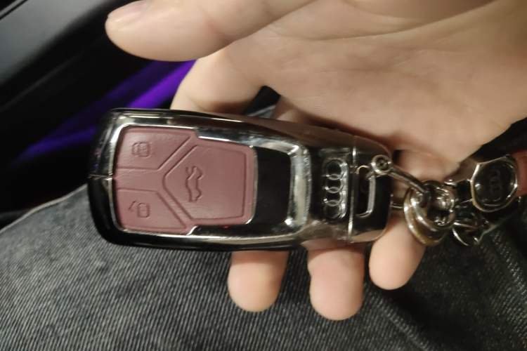 Used Audi A4L 2022 40 TFSI Luxury Dynamic Model Vehicle Key