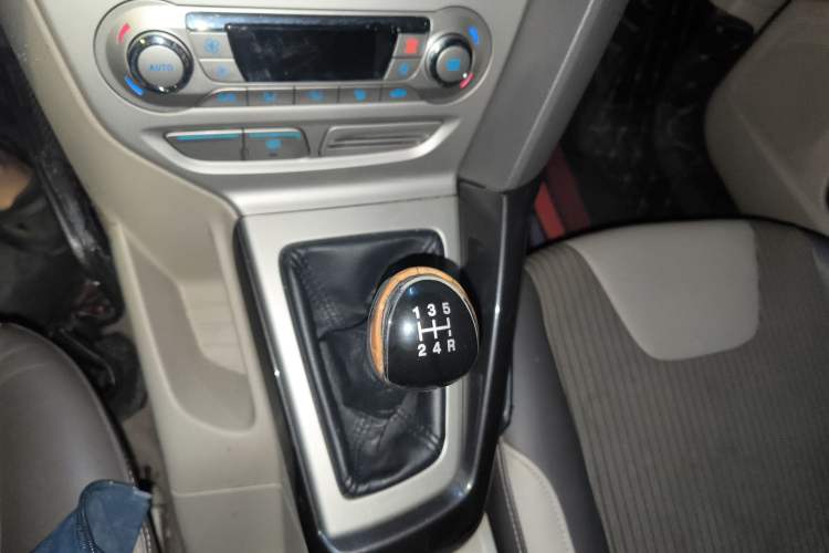 Used Ford Focus 2012 Sedan 1.6L Manual Fashion Edition
