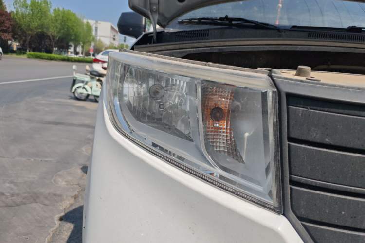 Used Wuling Hongguang PLUS 2019 1.5T Manual Standard Version 7 Seats Right Front Headlight