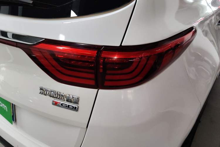 Used Kia KX5 2016 1.6T Automatic Two-Wheel Drive DLX Right Rear Taillight