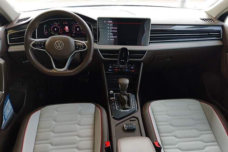 Used Volkswagen Tiguan L New Energy 2023 430 PHEV Plug-in Hybrid Flagship Edition Center Console