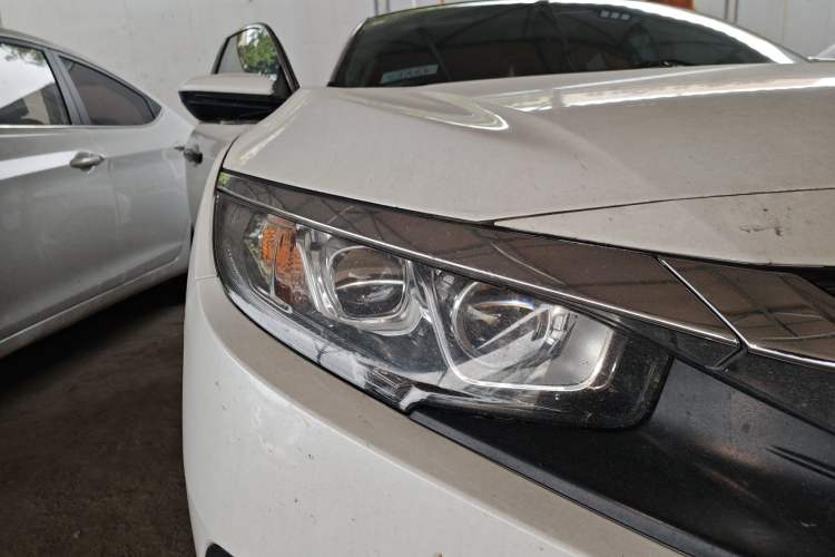 Used Honda Civic 2016 220TURBO Manual Luxury Edition Right Front Headlight