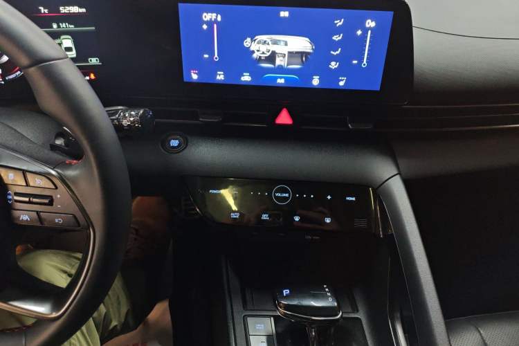 Used Hyundai Elantra 2022 240TGDi DCT LUX Prestige Edition