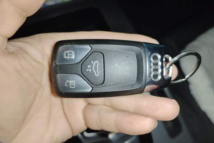 Used Audi Q5L 2024 40 TFSI Fashion Dynamic Model Vehicle Key