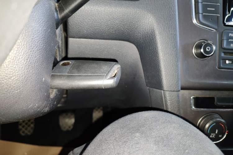 Used Volkswagen Golf 2016 1.6L Manual Fashion Edition
