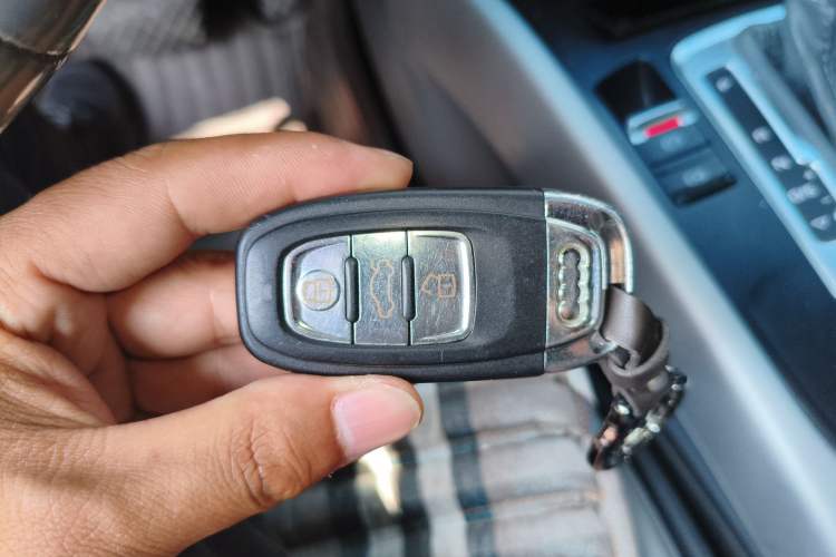 Used Audi Q5 2015 40 TFSI Trendy Edition Vehicle Key