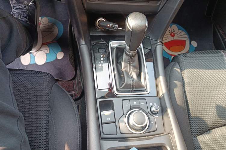 Used Mazda 3 Axela 2017 Sedan 1.5L Automatic Luxury Model Emission Standard China V Gear Lever