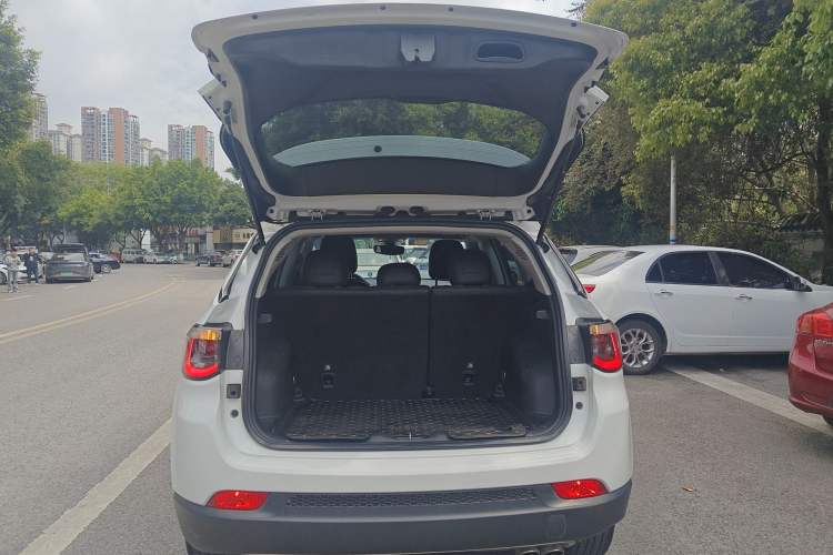 Used Jeep Compass 2020 220T Automatic Leading Edition