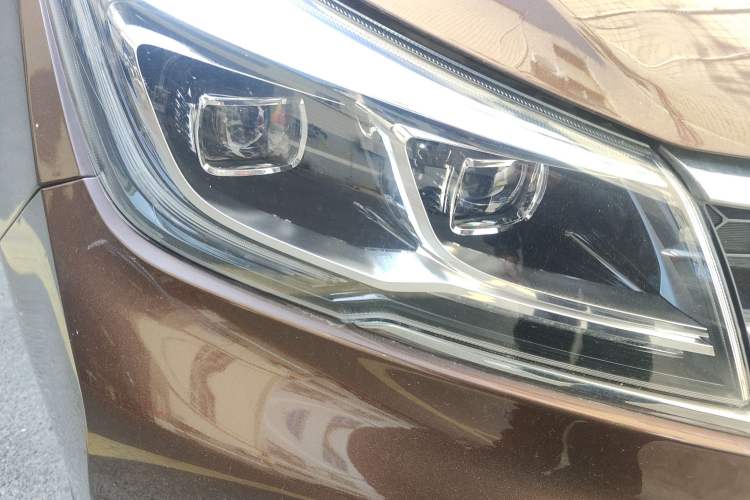 Used Baojun 730 2017 1.5T DCT Flagship Model 7 Seats China V Emission Standard Right Front Headlight